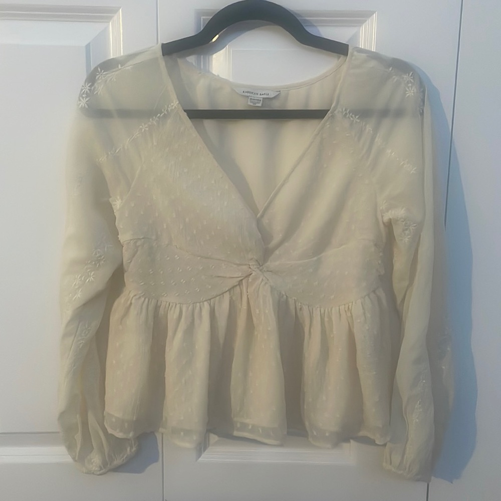 Yellowish-white flowy textured blouse!